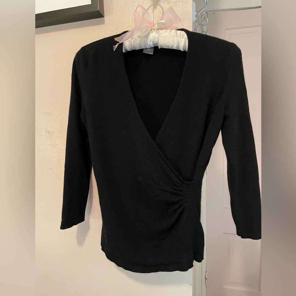 Ann Taylor cashmere, Black Surplice,XS, 3/4 Sleeve Sweater. No pills. No Holes.